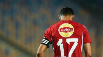 انتهت رحلة اللاعب رقم 17 مع الأهلي.. مسيرة ذهبية لـ عمرو السولية